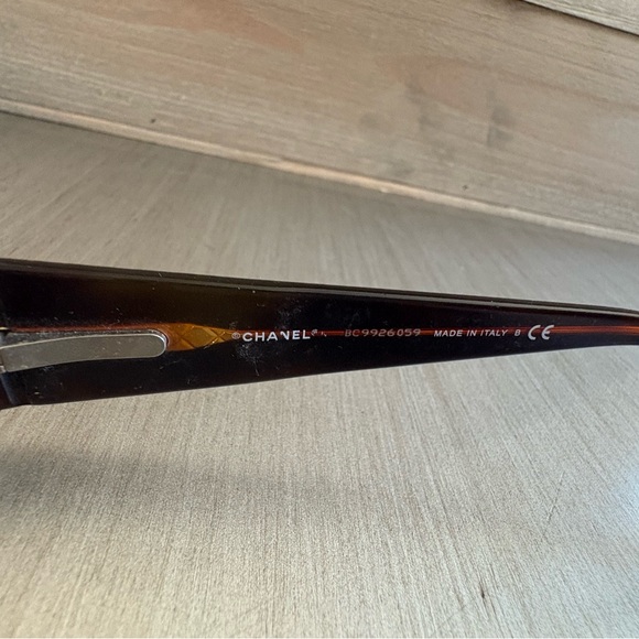 CHANEL Rectangular Tortoiseshell Eyeglasses Frames | Made in Italy | Logo Arms - Picture 3 of 5